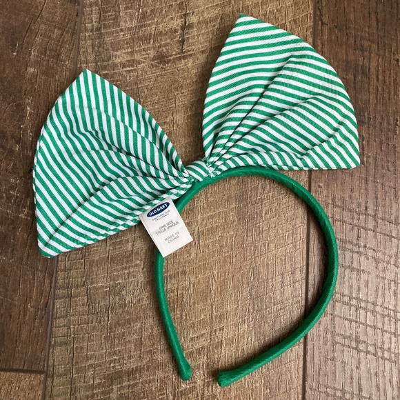 St. Patrick’s Day Giant Bow Headband - Picture 2 of 3